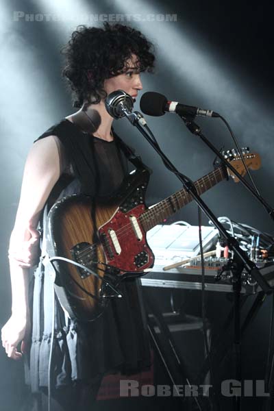 ST VINCENT - 2009-04-26 - PARIS - La Maroquinerie - Annie Clark